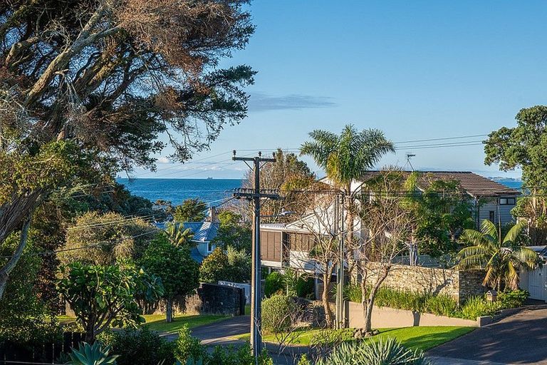Photo of property in 6 Tiri Road, Milford, Auckland, 0620