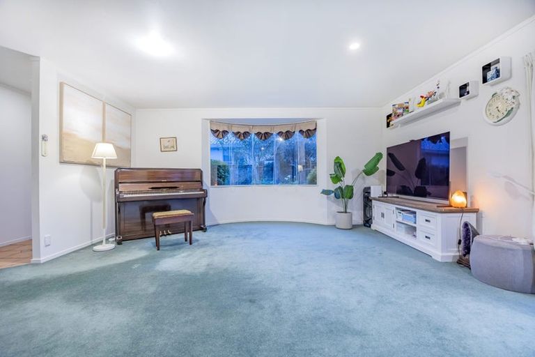 Photo of property in 14 Swanson Oaks, Swanson, Auckland, 0612