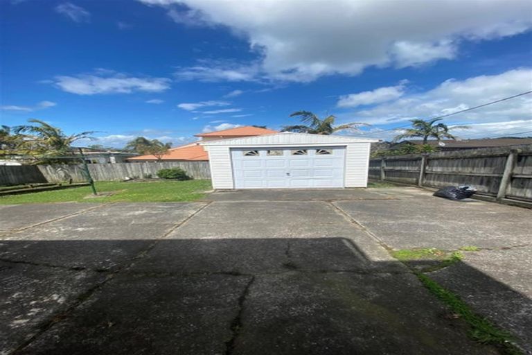 Photo of property in 106 Golf Road, New Lynn, Auckland, 0600