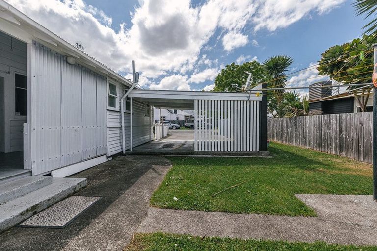 Photo of property in 74 Chelwood Street, Takaro, Palmerston North, 4412
