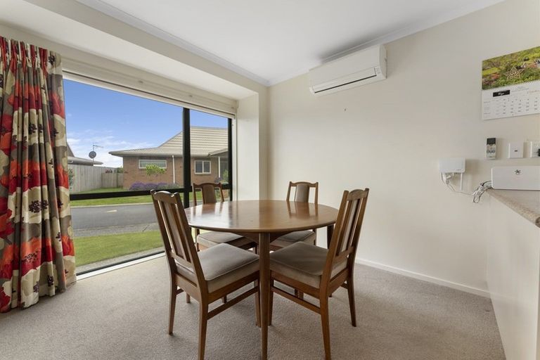 Photo of property in Rangeview Villas, 38/9 Fuller Close, Levin, 5510