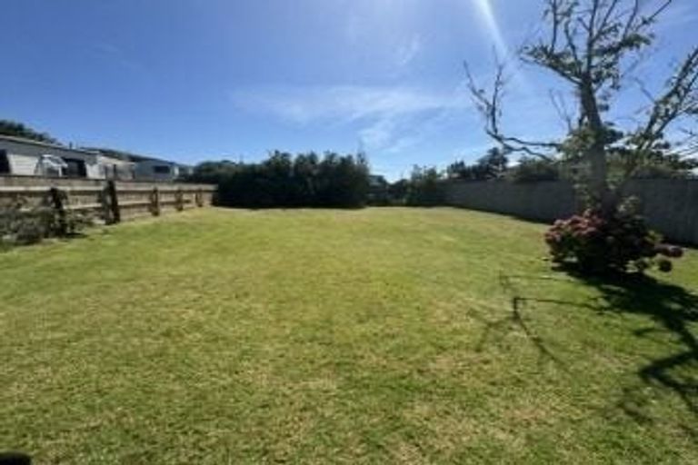 Photo of property in 85 Kahukura Avenue, Waitarere Beach, Levin, 5510