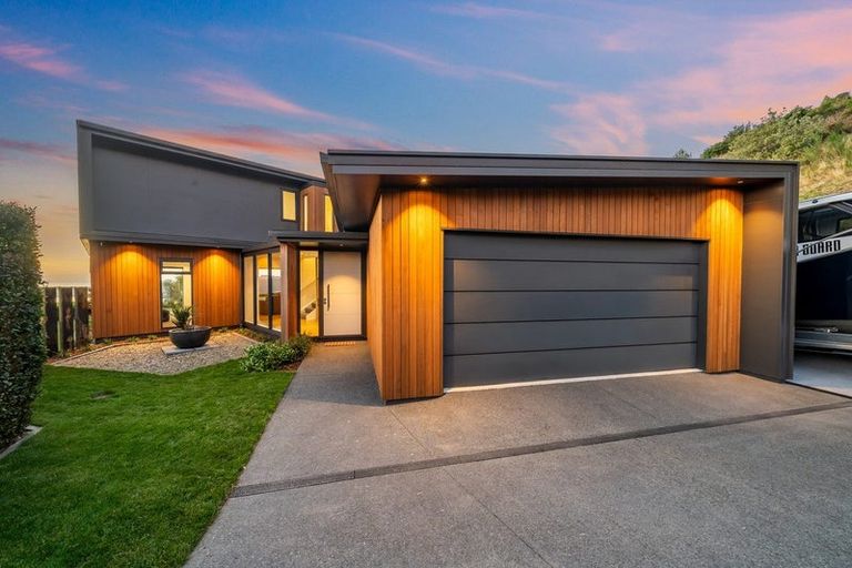 Photo of property in 13 Manapouri Lane, Aotea, Porirua, 5024