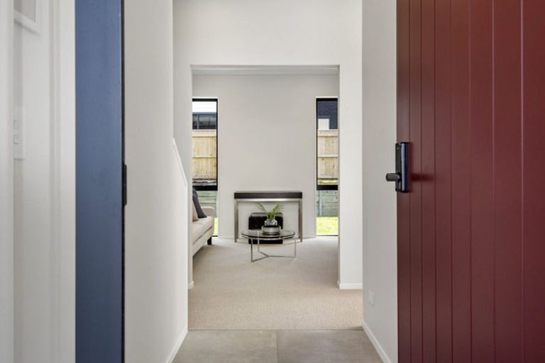 Photo of property in 2 Owen Chapman Drive, Red Beach, 0932