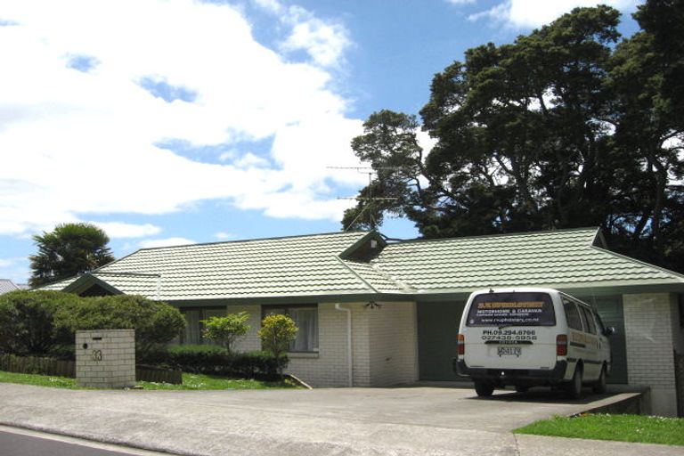 Photo of property in 2 Oakwood Place, Pukekohe, 2120