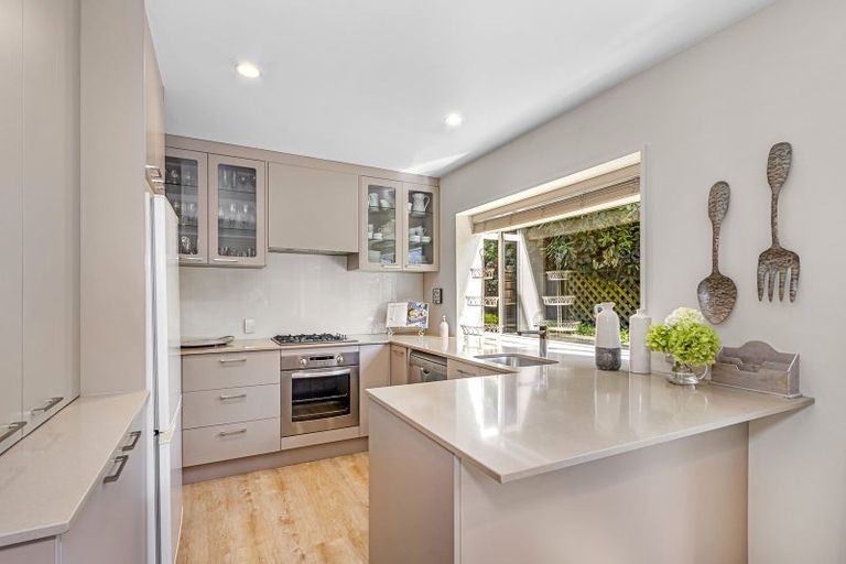 Photo of property in 2/43 Dee Street, St Albans, Christchurch, 8014