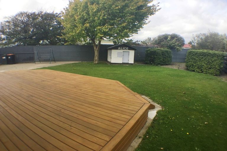 Photo of property in 5 Jones Place, Highbury, Palmerston North, 4412