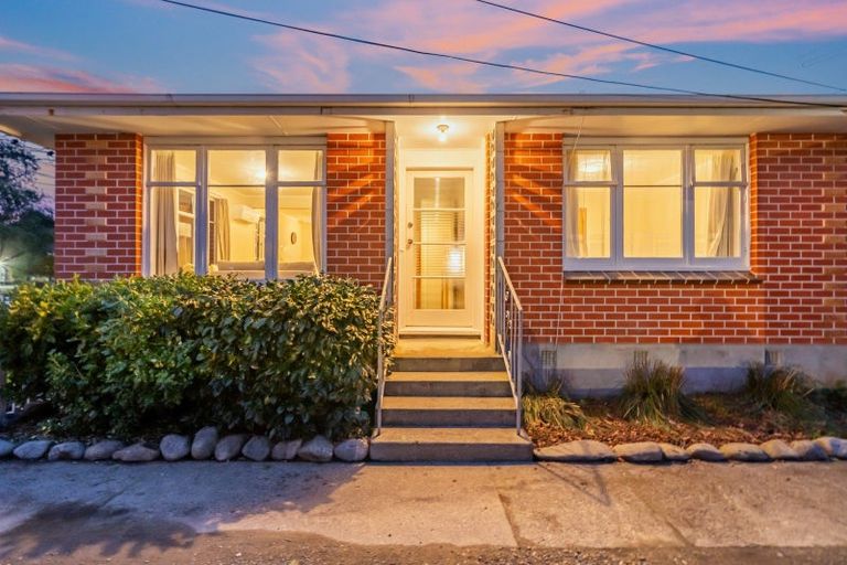 Photo of property in 1/6 Oxford Crescent, Ebdentown, Upper Hutt, 5018