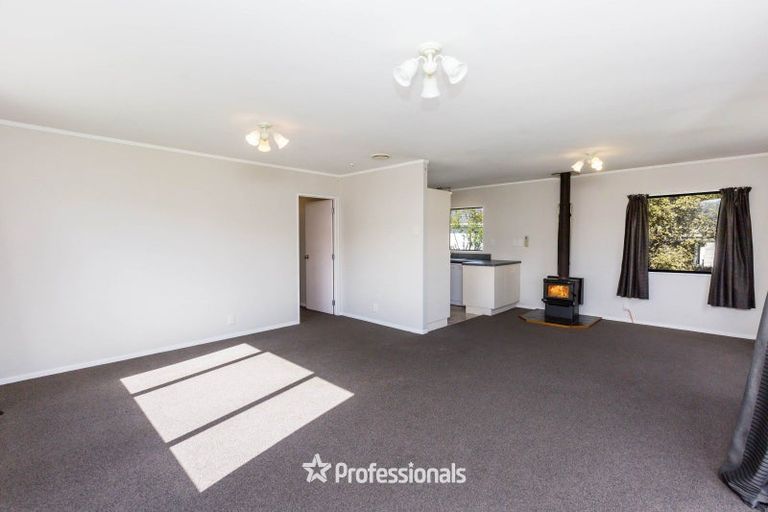 Photo of property in 1 Monarch Grove, Maoribank, Upper Hutt, 5018