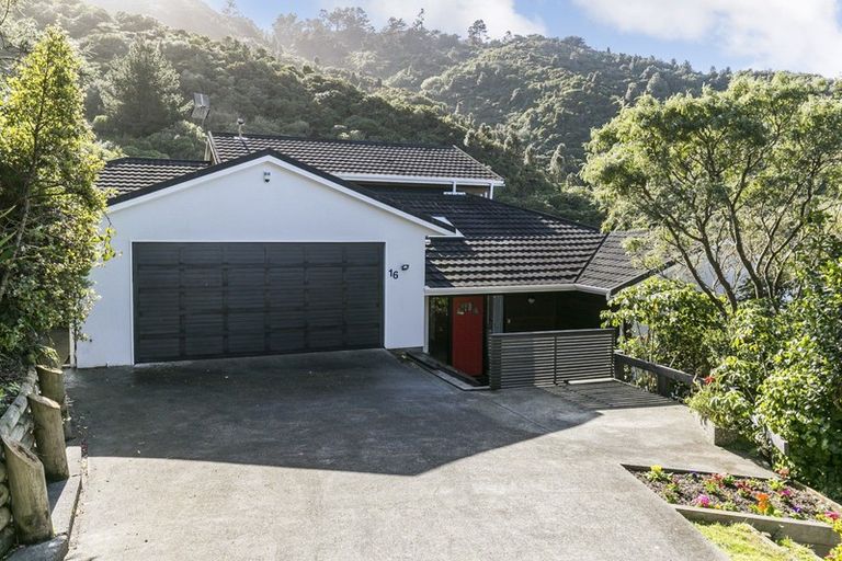 Photo of property in 16 Ramphal Terrace, Khandallah, Wellington, 6035
