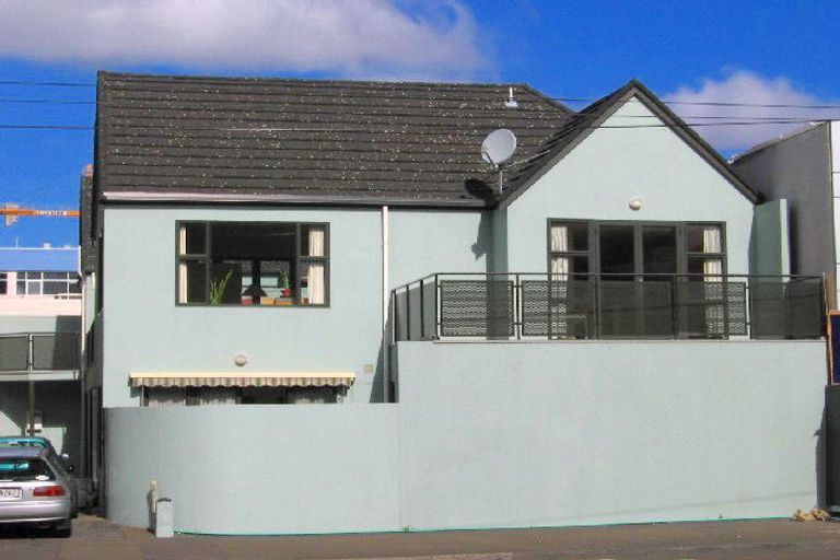 Photo of property in Victoria Town Houses, 219f2 Victoria Street, Te Aro, Wellington, 6011