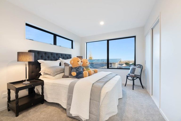 Photo of property in 3/11 Jaemont Avenue, Te Atatu South, Auckland, 0610