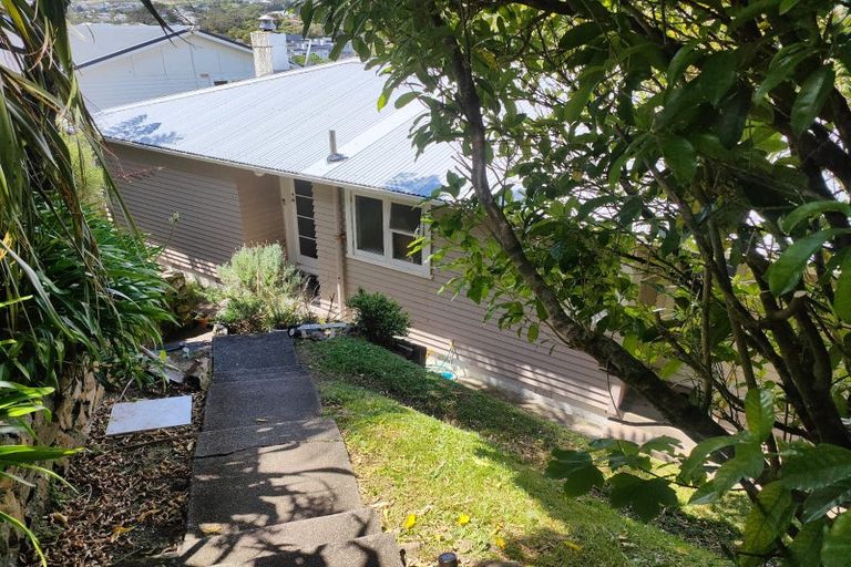Photo of property in 141 Ruskin Road, Newlands, Wellington, 6037