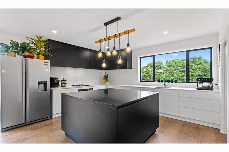 Photo of property in 5 Libertia Lane, Orewa, 0931