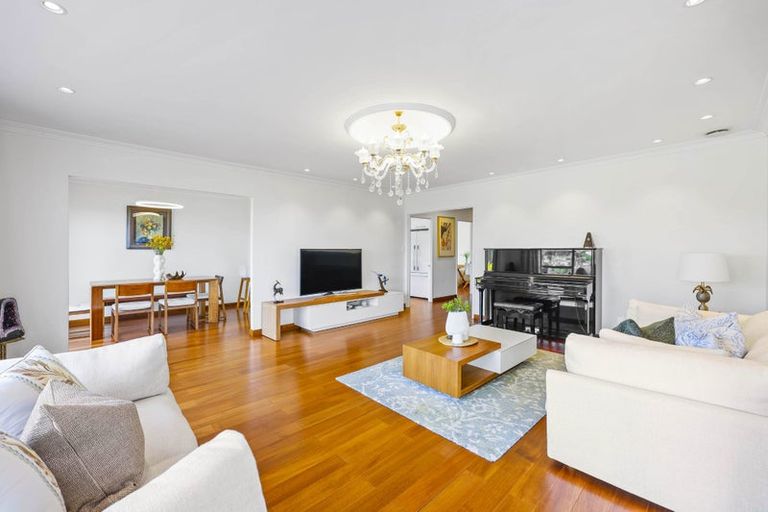 Photo of property in 1/5 Colmar Road, Mellons Bay, Auckland, 2014