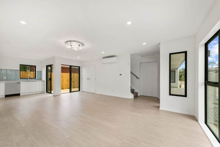 Photo of property in 90c Seymour Road, Sunnyvale, Auckland, 0612