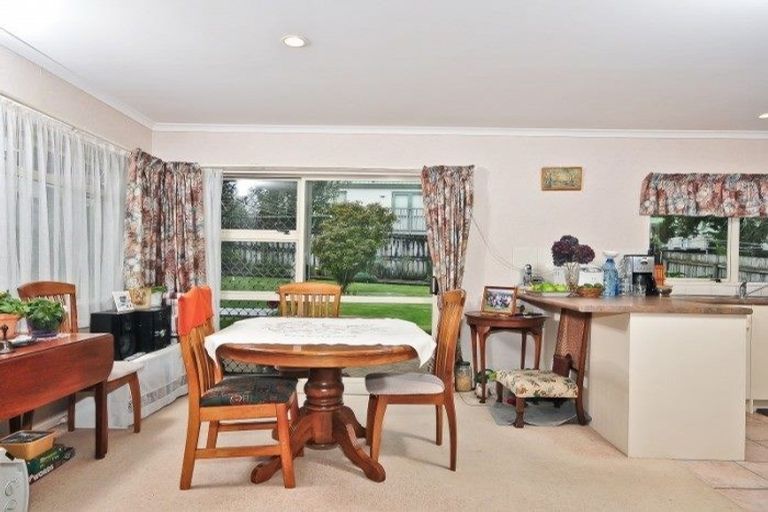 Photo of property in 8 Hollinger Place, Nawton, Hamilton, 3200