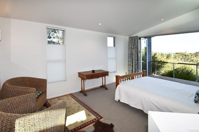 Photo of property in 9 Domain Crescent, Muriwai, Waimauku, 0881