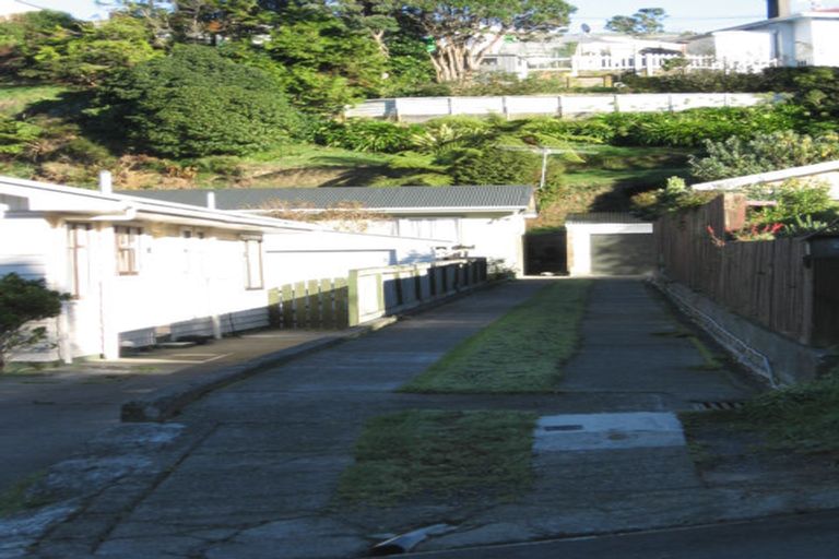 Photo of property in 58 Salford Street, Newlands, Wellington, 6037