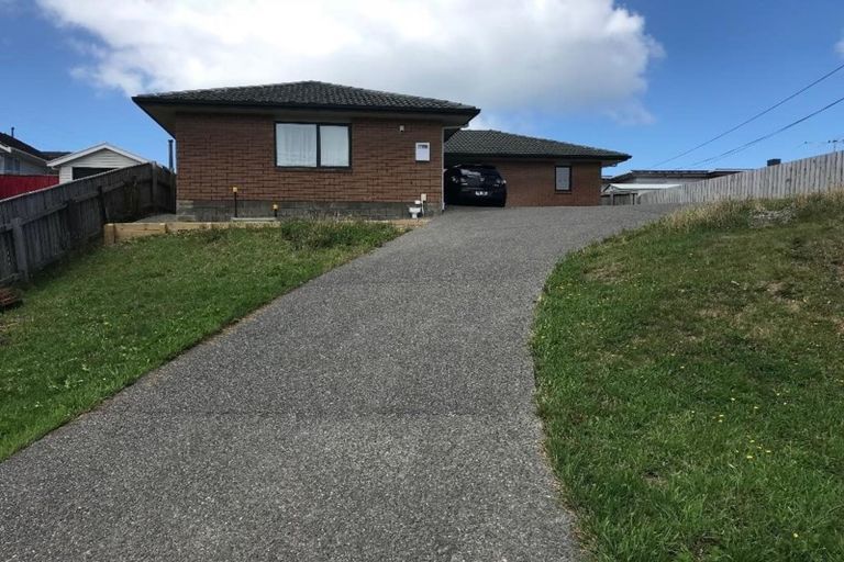 Photo of property in 52 Miles Crescent, Newlands, Wellington, 6037