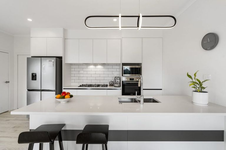 Photo of property in 562a Beach Road, Rothesay Bay, Auckland, 0630