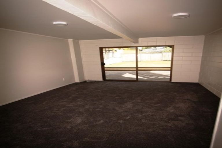 Photo of property in 42 Roberts Road, Te Atatu South, Auckland, 0610