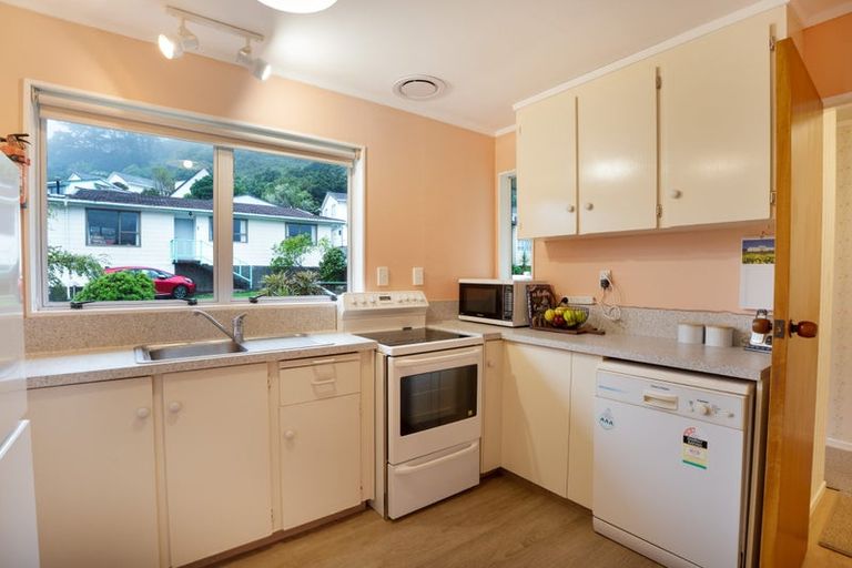 Photo of property in 4 Tralee Place, Johnsonville, Wellington, 6037