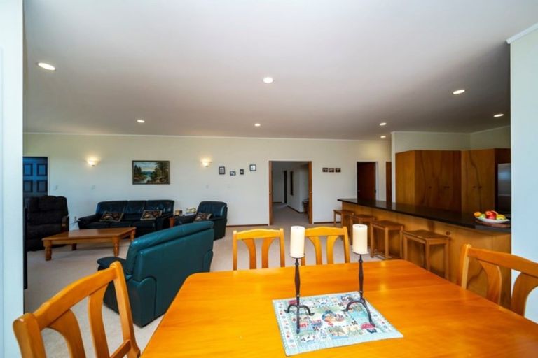 Photo of property in 335 Waihi Road, Hawera, 4673