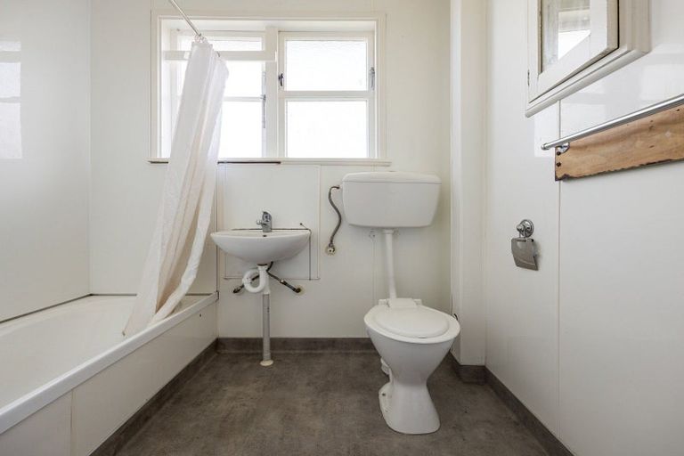 Photo of property in 98 Fairfield Road, Fairfield, Hamilton, 3214