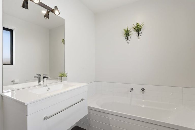 Photo of property in 14 Northmoor Boulevard, Rolleston, 7615