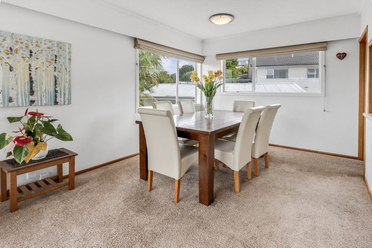 Photo of property in 2/3 Pohutukawa Avenue, Shelly Park, Auckland, 2014