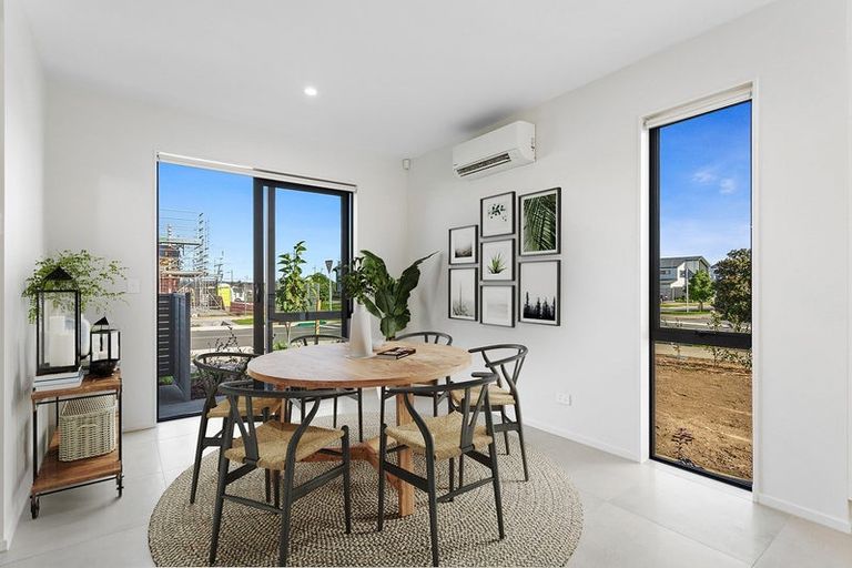 Photo of property in 36 Viridian Avenue, Rosehill, 2113