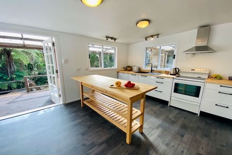 Photo of property in 581 South Titirangi Road, Titirangi, Auckland, 0604