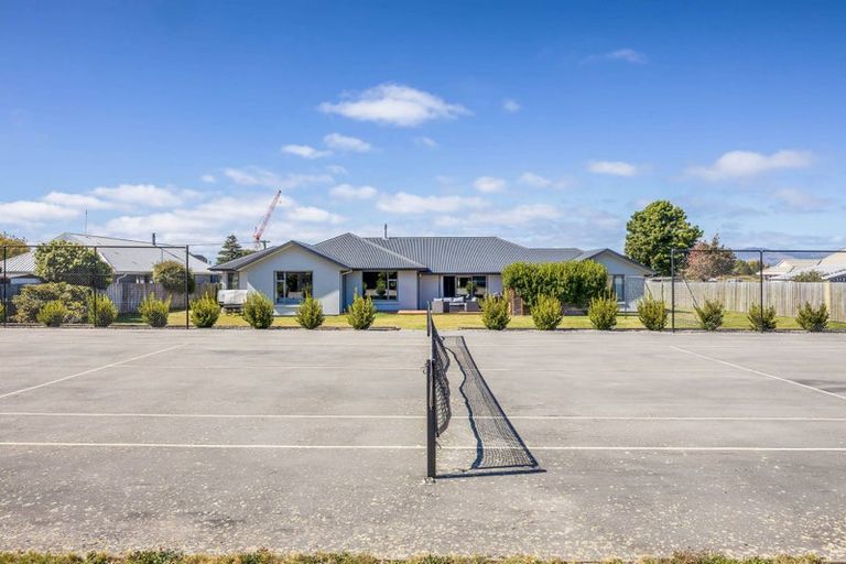 Photo of property in 54 Steadman Road, Broomfield, Christchurch, 8042