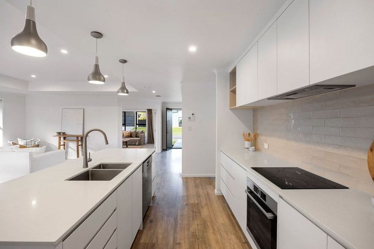 Photo of property in 12 Lewis Way, Cambridge, 3434