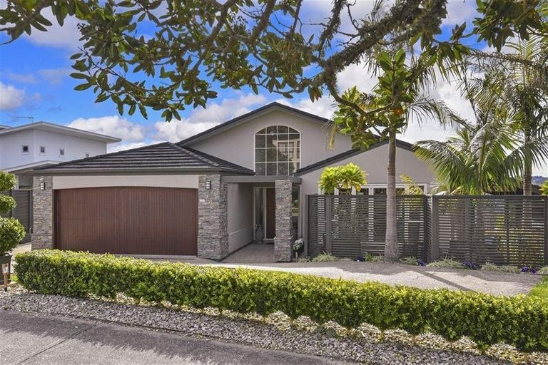 Photo of property in 11 Kittiwake Drive, Schnapper Rock, Auckland, 0632