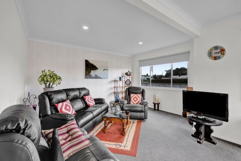 Photo of property in 320 South Road, Hawera, 4610