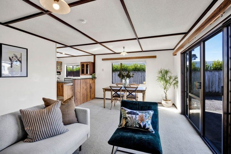 Photo of property in 1 Hawea Street, Merrilands, New Plymouth, 4312