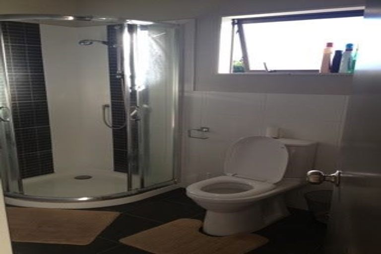 Photo of property in 11 Riverglade Parkway, Te Atatu South, Auckland, 0610