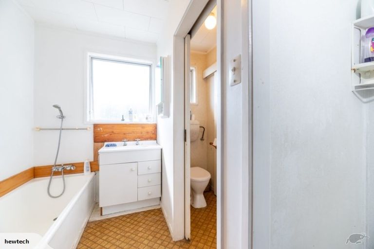 Photo of property in 8 Hewlett Road, Massey, Auckland, 0614