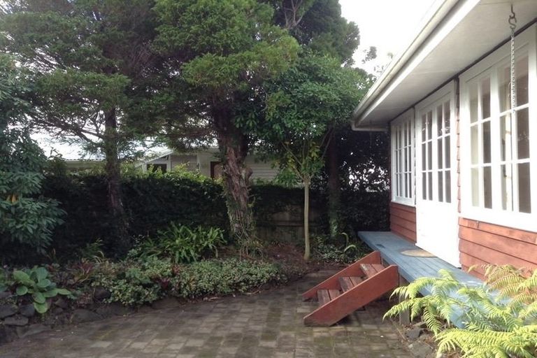 Photo of property in 8 Merchant Avenue, Te Atatu South, Auckland, 0610