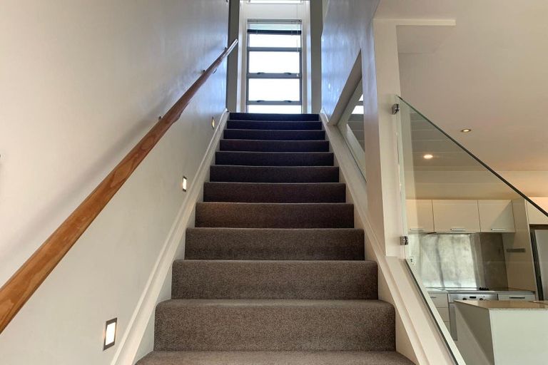 Photo of property in 76h Edmonton Road, Henderson, Auckland, 0612