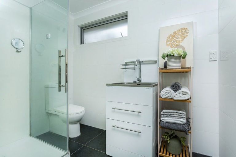 Photo of property in 22 St Catherine Crescent, West Harbour, Auckland, 0618