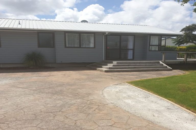Photo of property in 14b Sandspit Road, Waiuku, 2123