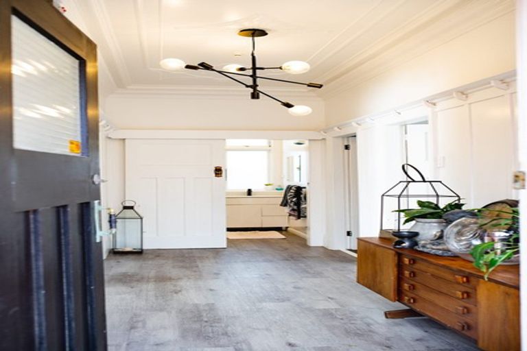 Photo of property in 33 Beach Street, Saint Clair, Dunedin, 9012