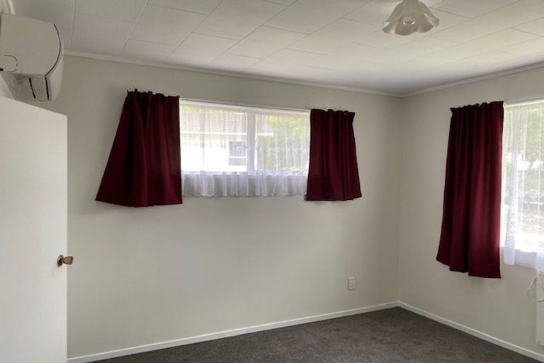 Photo of property in 6 Temuri Place, Glendene, Auckland, 0602