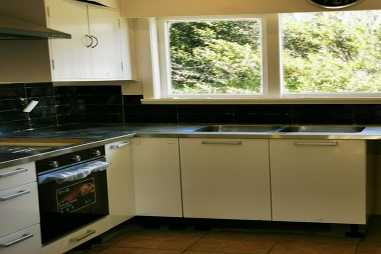 Photo of property in 37 Kenmore Street, Newlands, Wellington, 6037