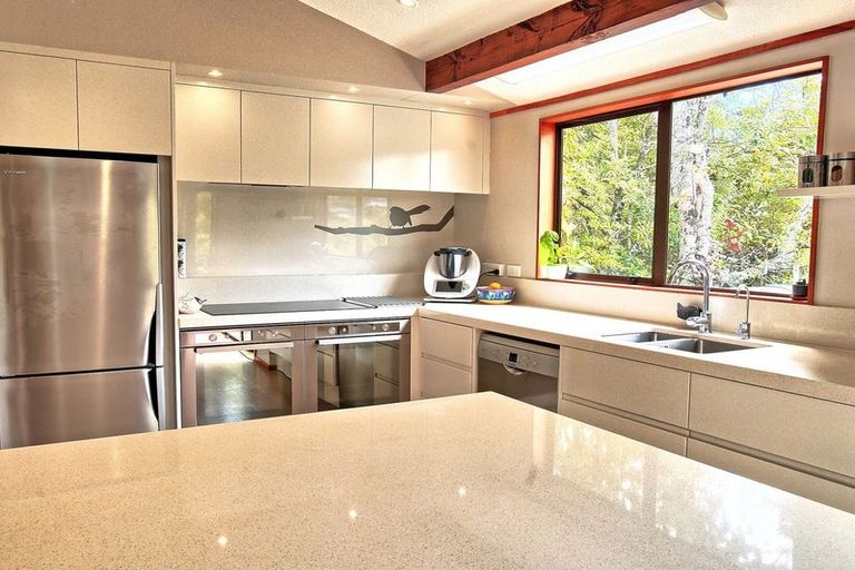 Photo of property in 28 Latitude Close, Whitby, Porirua, 5024