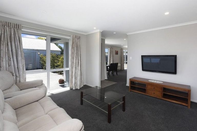 Photo of property in 215 Mairehau Road, Burwood, Christchurch, 8083