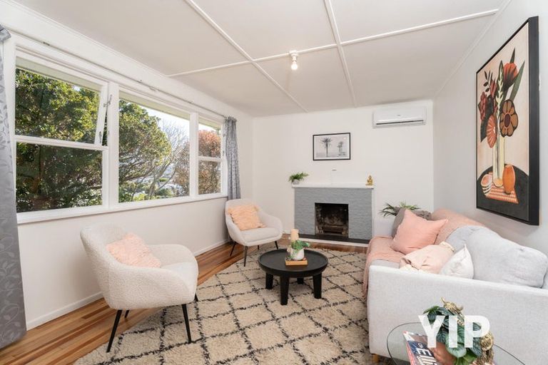 Photo of property in 58 Kenmore Street, Newlands, Wellington, 6037